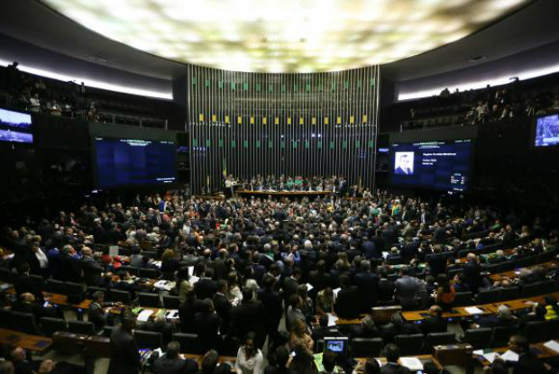 PEC que reduz número de parlamentares tem 334 mil votos a favor