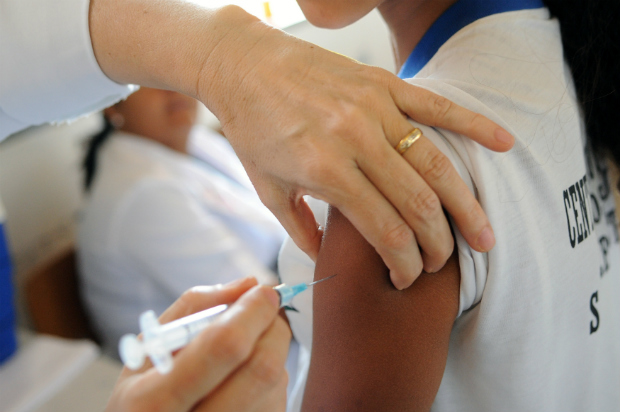 A partir de 2017, meninos também serão vacinados contra HPV