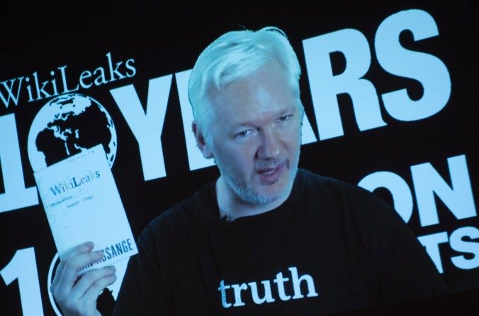 WikiLeaks diz que e-mails de Hillary são de fonte democrata, não de russos