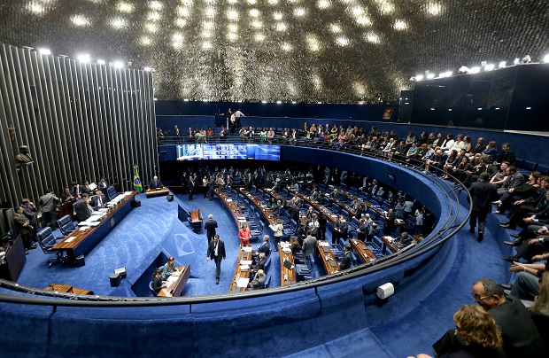 Senado decide descumprir liminar do Supremo que afasta Renan Calheiros