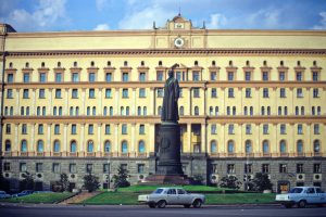 O prédio principal do Serviço de Segurança Federal da Rússia, antigo quartel-general da KGB, na Praça Lubyanka, em Moscou, Rússia, em 22 de agosto de 1991. (Vladimir Fedorenko/RIA Novosti, CC-BY-SA 3.0)