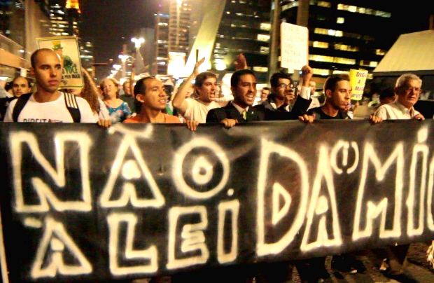 Brasileiros protestam na Avenida Paulista contra Lei de Migração (Cortesia de Daniel Borges)