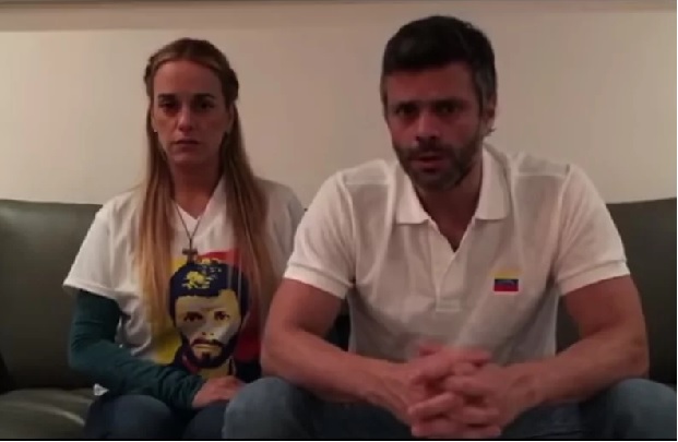 Leopoldo López e sua esposa, Lilian Tintori (Captura de tela do Youtube)
