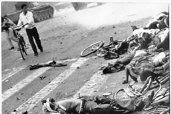 China, Partido Comunista Chinês, massacre da Praça da Paz Celestial - Uma cena do massacre da Praça da Paz Celestial em Pequim, China, em 4 de junho de 1989 (Ursula Gauthier)