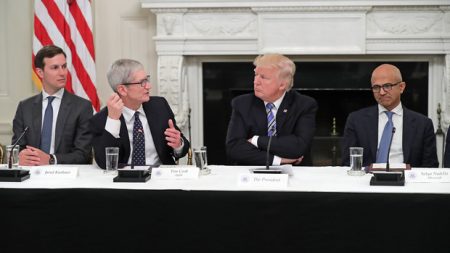 Apple investirá US$ 350 bi nos EUA devido à reforma fiscal de Trump, diz CEO