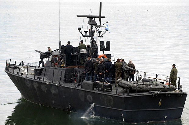 Guarda costeira da Argentina dispara contra navio pesqueiro chinês e persegue-o por oito horas