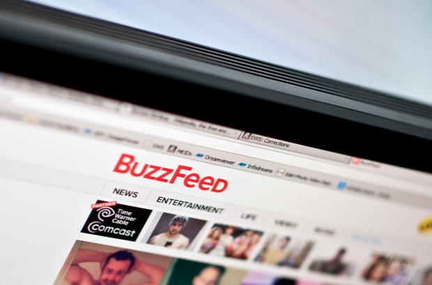 EUA: Comitê Nacional Democrata recusa cumprir intimação relacionada ao dossiê, então BuzzFeed processa