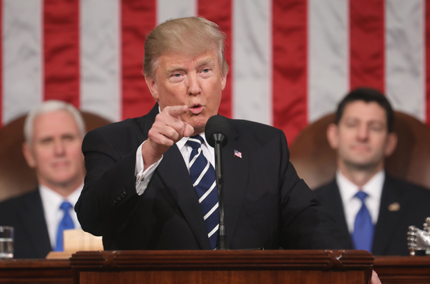 Trump identifica cinco altos funcionários como ‘mentirosos e intriguistas’