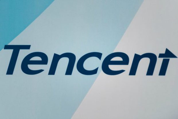 Logotipo da gigante chinesa da internet, a empresa Tencent, mostrado durante anúncio dos resultados do quarto trimestre da empresa em Hong Kong, em 18 de março de 2015 (Filippe López/AFP/Getty Images)