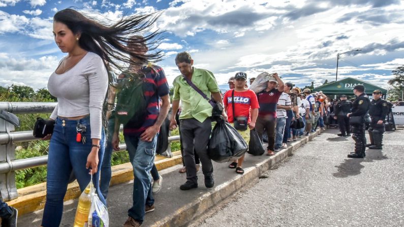 Outrora uma das nações mais ricas da América Latina, Venezuela continua a se desintegrar