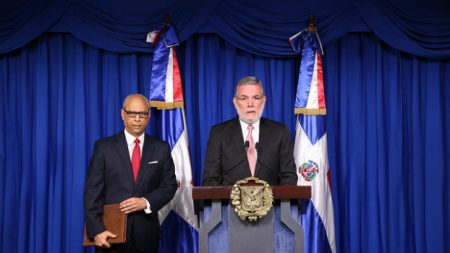 Em decisão controversa, República Dominicana estabelece relações com regime comunista chinês
