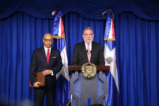 Em decisão controversa, República Dominicana estabelece relações com regime comunista chinês