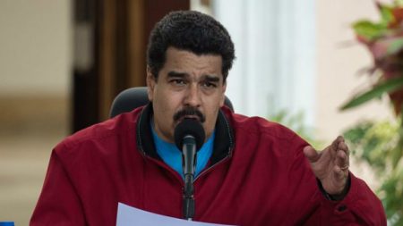 Maduro ordena que militares assinem juramento após descobrir rebelião