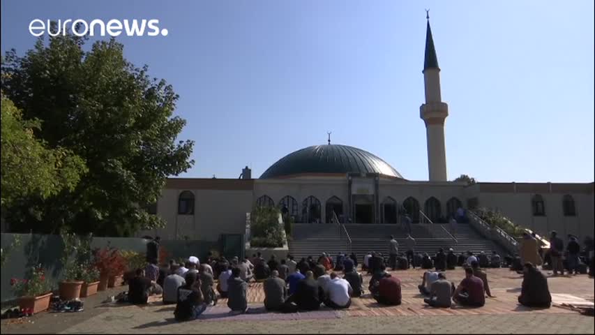 Áustria fecha mesquitas financiadas pelo “Islã político” da Turquia (Vídeo)