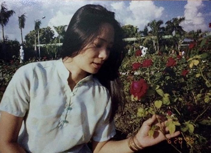 Foto de Nguyen Thi Lanh quando jovem e antes de adoecer (DNK.tv)