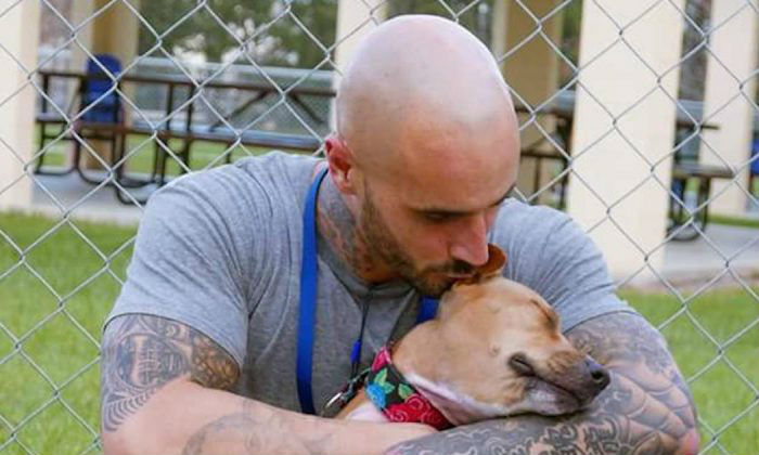 Presidiário adestra cão na prisão, mas acaba se apaixonando e transformando sua vida