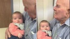 Avô de 107 anos encontra pela primeira vez com seu tataraneto homônimo