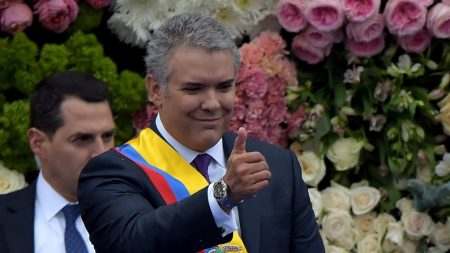 Presidente da Colômbia posta mensagem de parabéns para Bolsonaro
