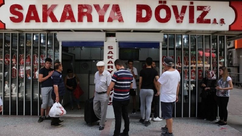 EUA impõem tarifas para que Turquia liberte pastor Brunson e lira turca despenca