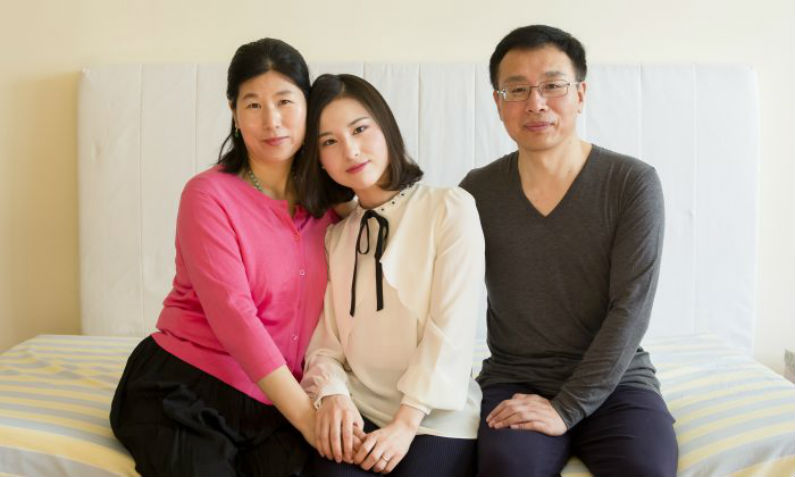 Família busca viver uma vida normal depois de sofrer uma década de perseguição pelo comunismo chinês