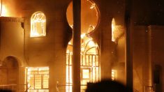 Manifestantes iraquianos invadem e ateiam fogo em consulado do Irã em Basra