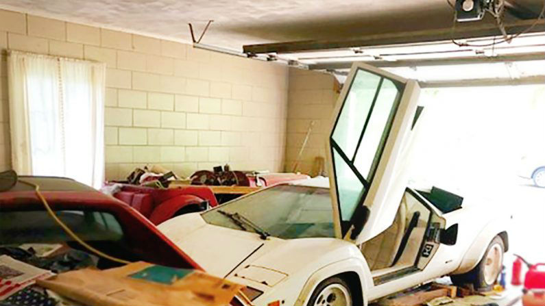 Lamborghini 1981 é encontrado pegando poeira na garagem da avó