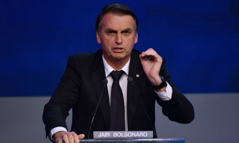 “A China está comprando o Brasil”, diz Bolsonaro