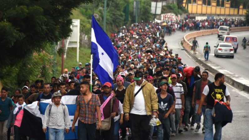 Caravana de migrantes envergonha Honduras