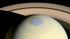 NASA descobre enorme vórtice polar acima de tempestade “hexagonal” de Saturno