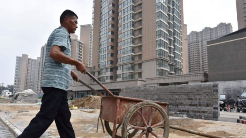 Milhões de trabalhadores migrantes da China voltam para suas aldeias rurais, possivelmente devido ao desemprego