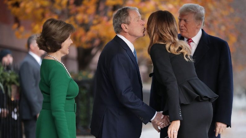 Laura Bush agradece Melania Trump pela gentileza perante a morte do ex-presidente Bush