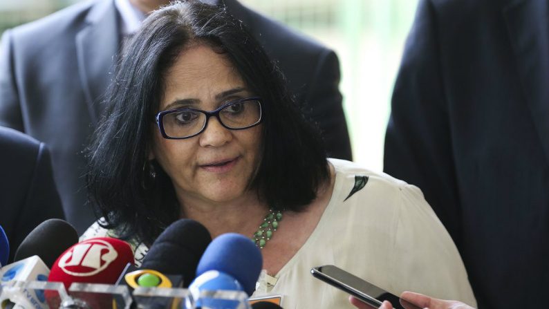 “Queremos um Brasil sem aborto”, diz Damares Alves após ser nomeada ministra (Vídeo)