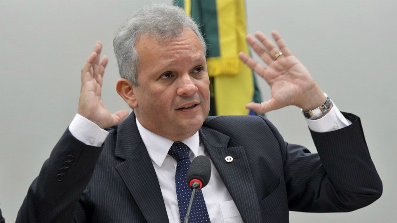 PDT, PCdoB e PSB criam bloco de oposição a Bolsonaro na Câmara