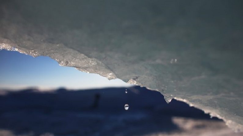 Manto de Gelo Glacial, na Groenlândia, em 17 de julho de 2013. As camadas de gelo polar estão aumentando ou diminuindo? Isso é o resultado da atividade humana? Precisamos continuar perguntando? (Joe Raedle/Getty Images)