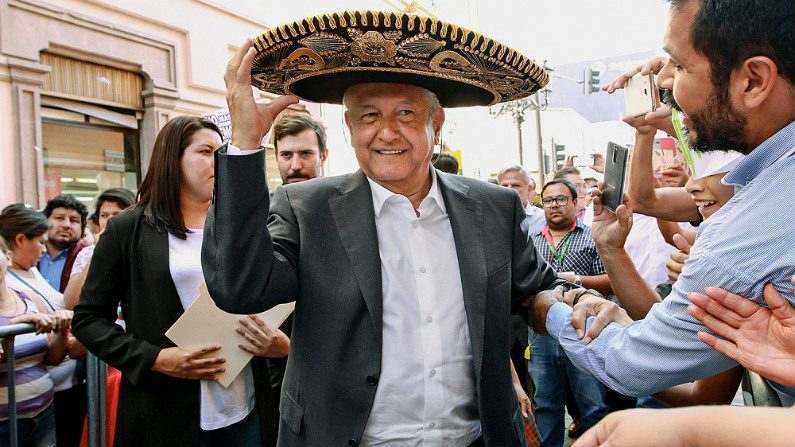 López Obrador toma posse como presidente do México