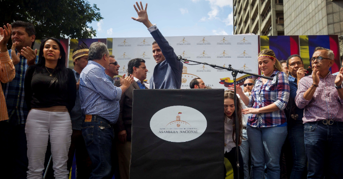 Possível governo de transição da Venezuela continua recebendo apoio da comunidade internacional