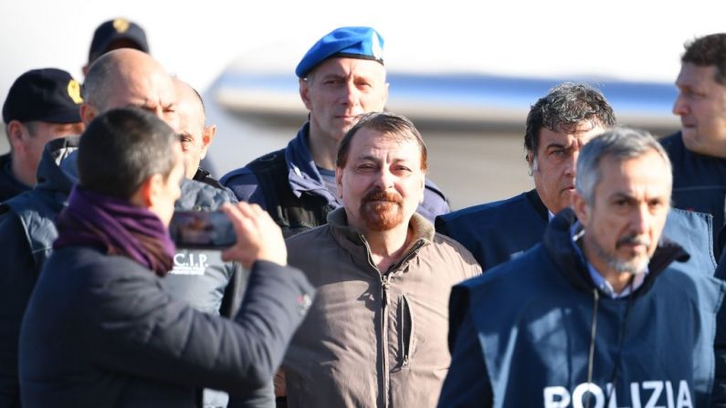 Terrorista chega à Itália e começa a cumprir pena de prisão perpétua em Roma