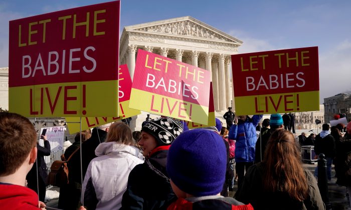 Lei de Aborto de Nova York está em livros da Califórnia há anos