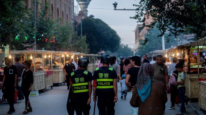 China obriga muçulmanos uigures a comer carne de porco e beber álcool durante Ano Novo chinês