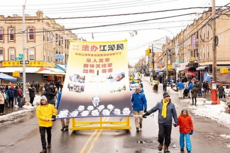 Praticantes do Falun Gong realizam desfile na Oitava Avenida no Brooklyn, Nova Iorque, no sábado, 2 de março de 2019 (Minghui.org)