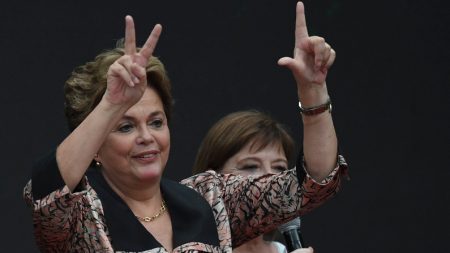Dilma pede pela liberdade de Lula durante ato na Argentina