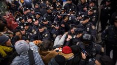 Trump assina decreto que incentiva redução do uso da força por polícias