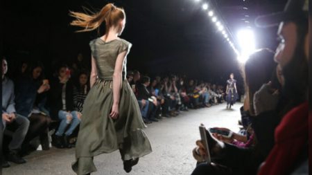 Modelo com síndrome de Down é dona da passarela na NY Fashion Week: ‘Não há limites’
