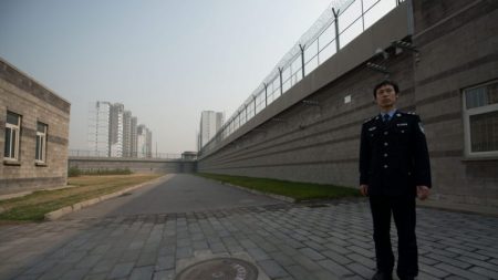Coronavírus invade prisões chinesas e guardas são forçados a permanecer em silêncio