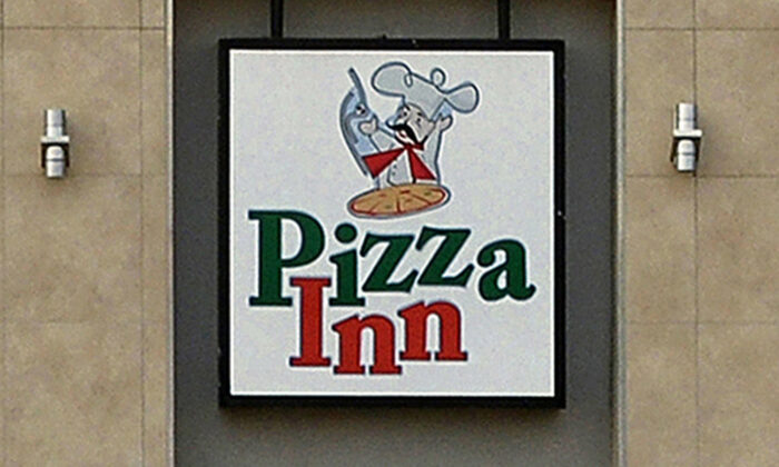 Proprietária do Pizza Inn coloca ‘cartaz com aviso’ após cliente reclamar de funcionário autista