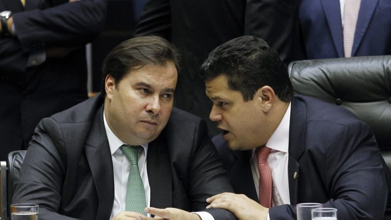 Constituição proíbe, mas três ministros apoiam reeleição de Maia e Alcolumbre