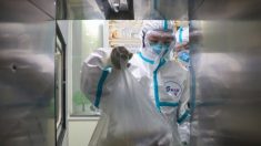 Autoridades chinesas alertam para infecção por aerossol enquanto o coronavírus continua a se espalhar