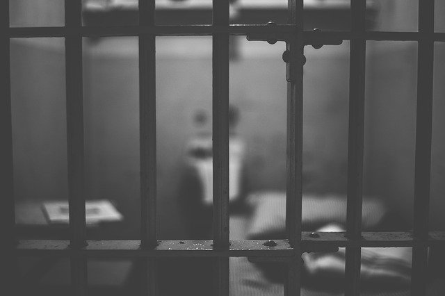 Homem condenado injustamente recebe US$ 1,5 milhão após 23 anos de prisão