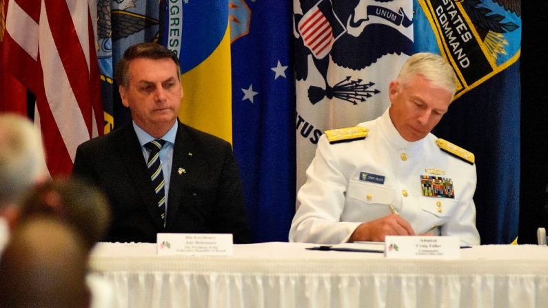 Bolsonaro assina acordo de defesa com Comando Sul dos EUA