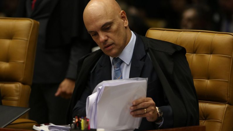 AGU pede que Moraes reconsidere decisão que impediu nomeação na PF